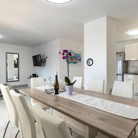 Opera Holiday home *